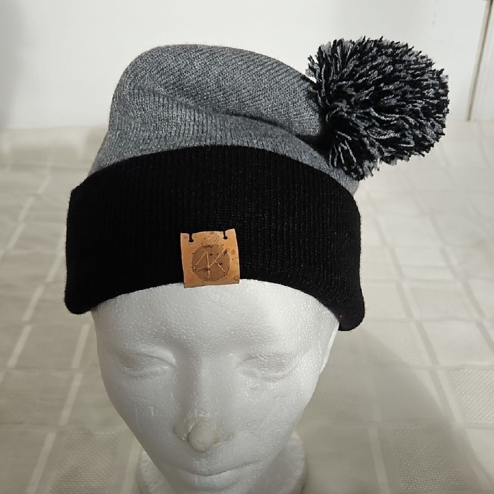 Oakley Women's Gray and Black Pom-Pom Beanie Hat One Size